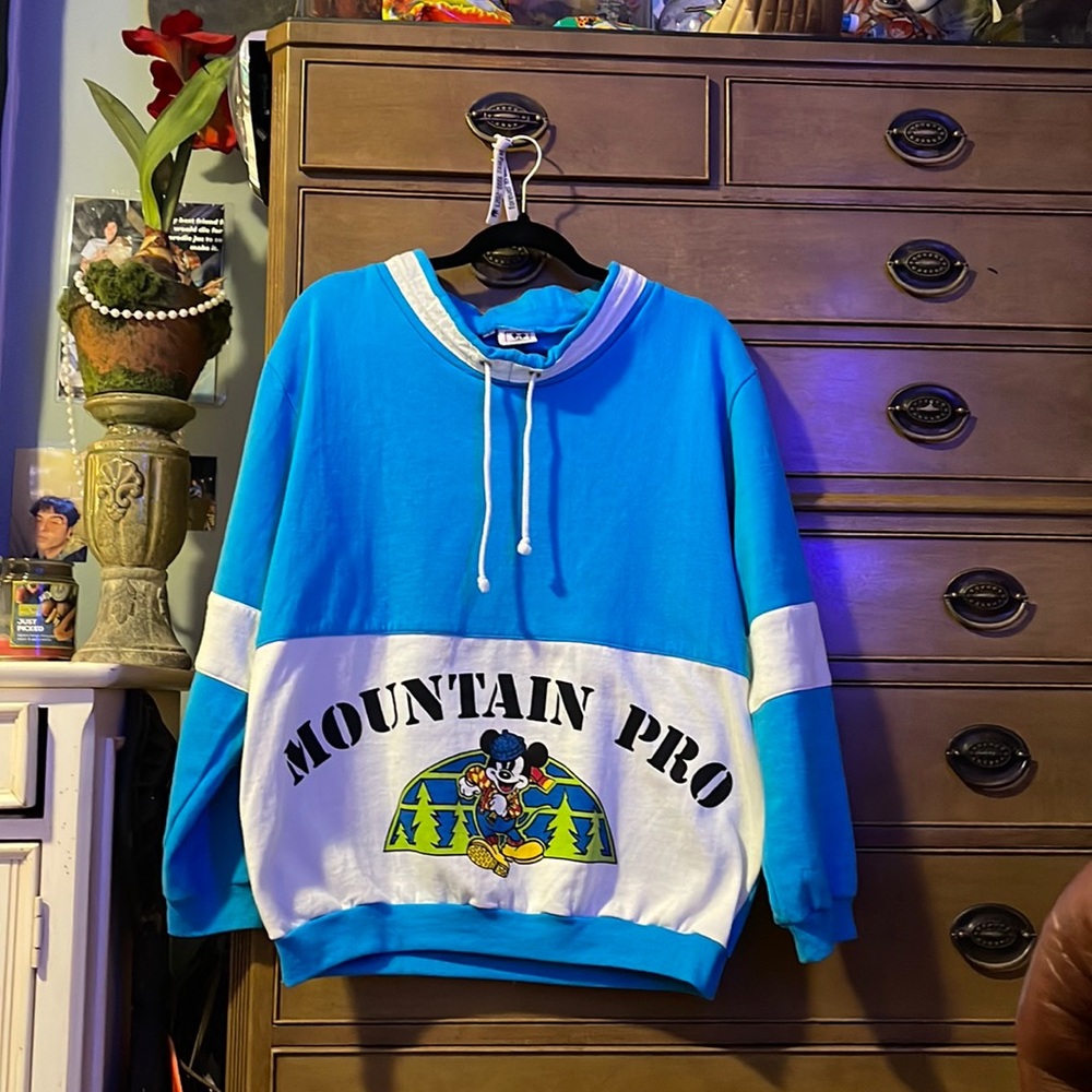 Disney Mountain Pro Mickey Mouse Size Large Draw String Crew Neck Sweatshirt